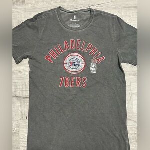 Fanatics Philadelphia 76ers NBA Retro t-shirt. Sz Small
